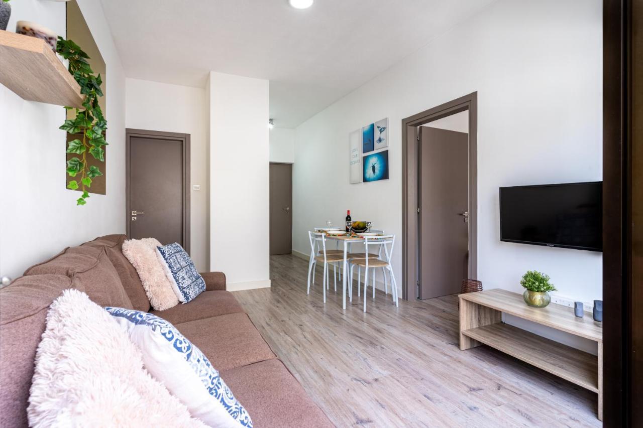 Eleni'S 1-Br Apt In Larnaca Center Bagian luar foto